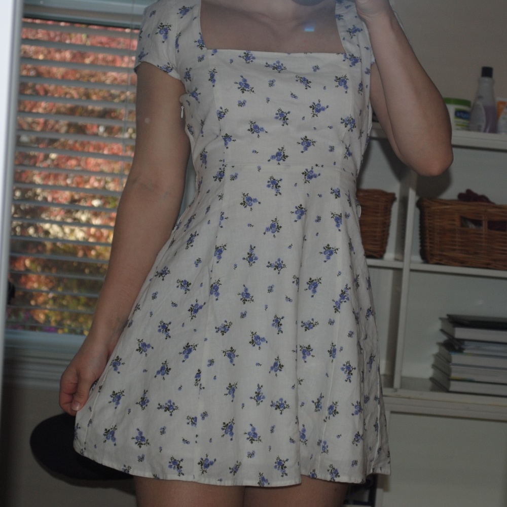 Forever 21 NWOT Floral Open Back Dress